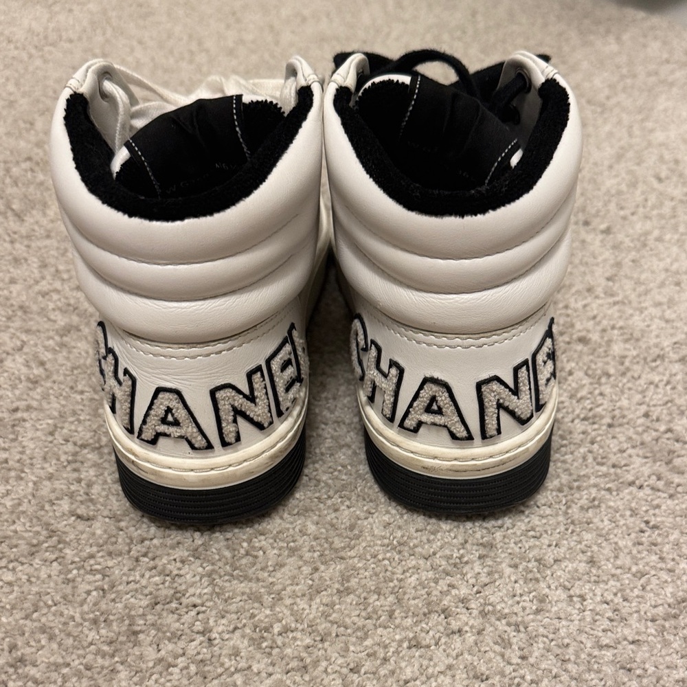 Chanel White Leather High-Top Sneakers with Contrasting Laces - Picture 2 of 5